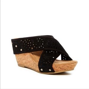 Minnetonka Lainey Black Cork Wedge Sandal Size 9